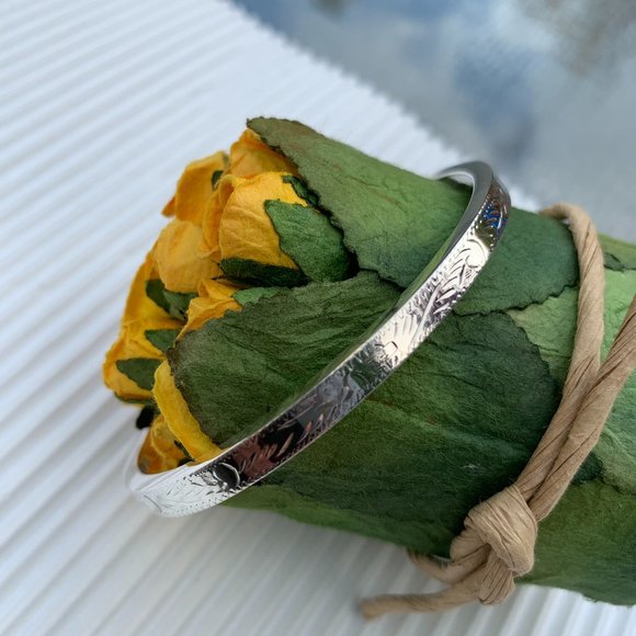 NWOT Etched Silver Bangle Bracelet - Picture 3 of 8